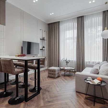 New! Luxury Apartment In The Center Of Odessa Overlooking Deribasovskaya Str. Low Price! Exteriér fotografie