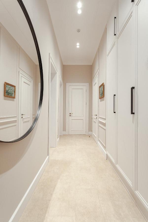 New! Luxury Apartment In The Center Of Odessa Overlooking Deribasovskaya Str. Low Price! Exteriér fotografie