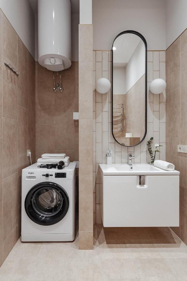 New! Luxury Apartment In The Center Of Odessa Overlooking Deribasovskaya Str. Low Price! Exteriér fotografie