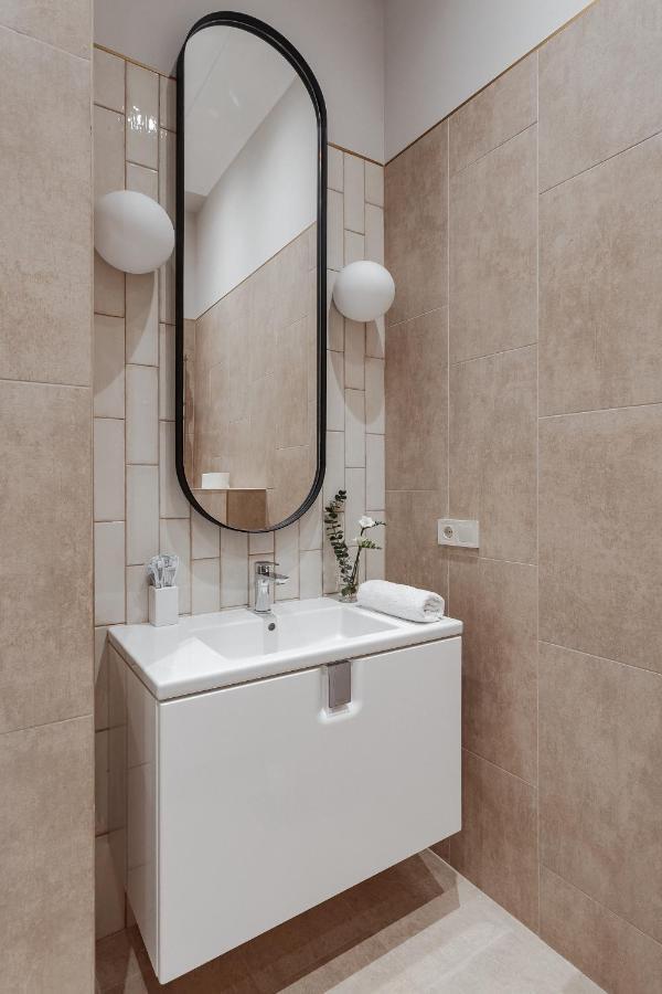 New! Luxury Apartment In The Center Of Odessa Overlooking Deribasovskaya Str. Low Price! Exteriér fotografie