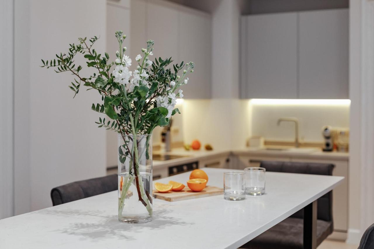 New! Luxury Apartment In The Center Of Odessa Overlooking Deribasovskaya Str. Low Price! Exteriér fotografie