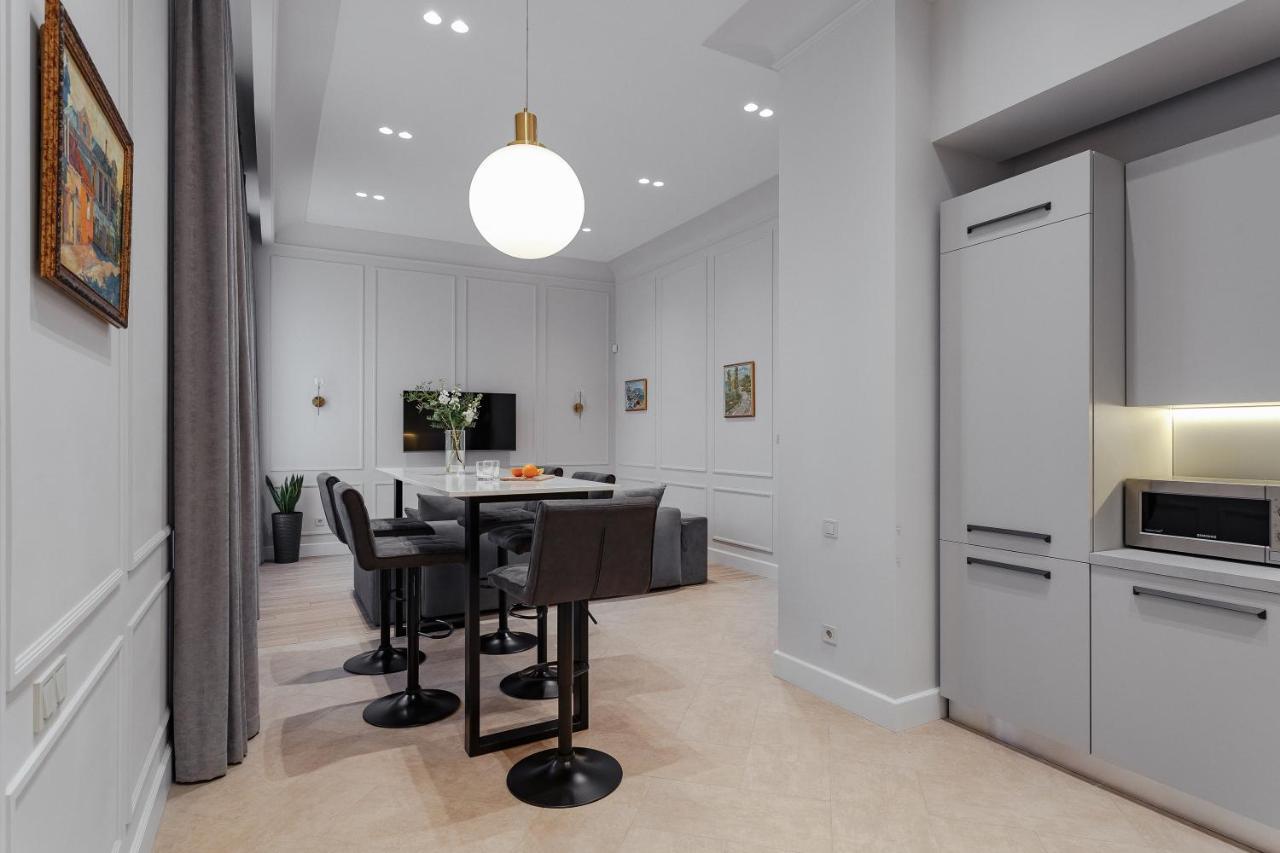 New! Luxury Apartment In The Center Of Odessa Overlooking Deribasovskaya Str. Low Price! Exteriér fotografie