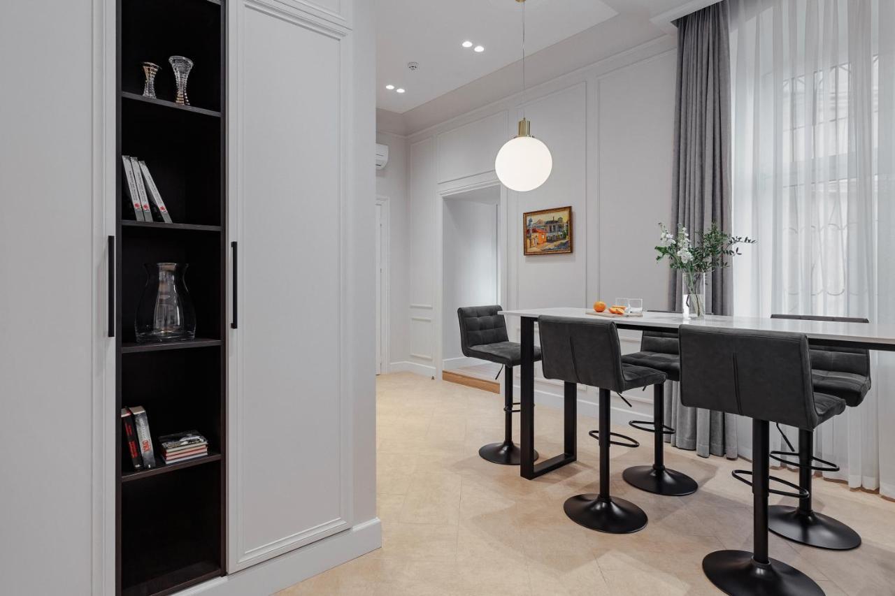 New! Luxury Apartment In The Center Of Odessa Overlooking Deribasovskaya Str. Low Price! Exteriér fotografie