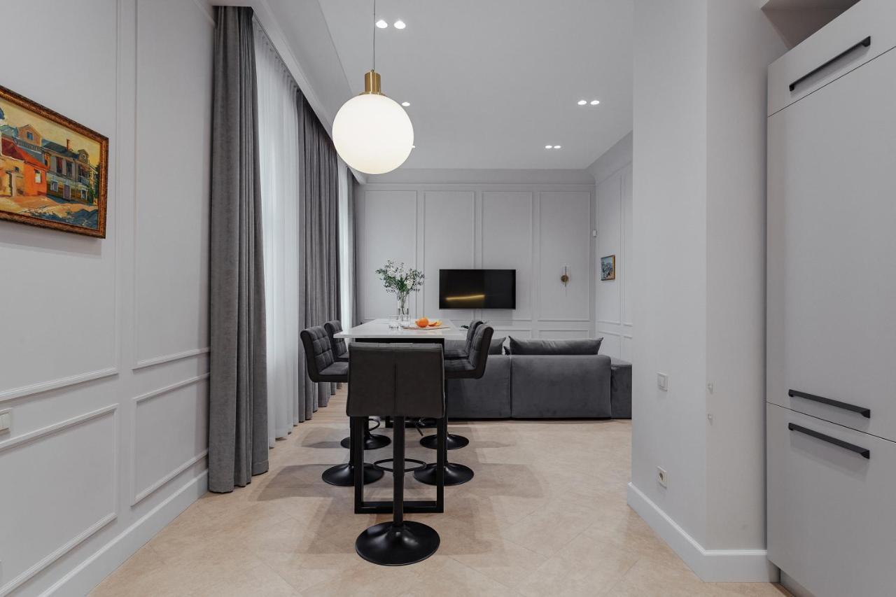 New! Luxury Apartment In The Center Of Odessa Overlooking Deribasovskaya Str. Low Price! Exteriér fotografie