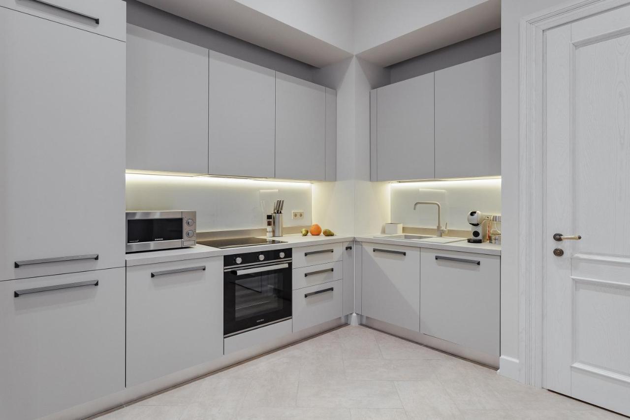 New! Luxury Apartment In The Center Of Odessa Overlooking Deribasovskaya Str. Low Price! Exteriér fotografie