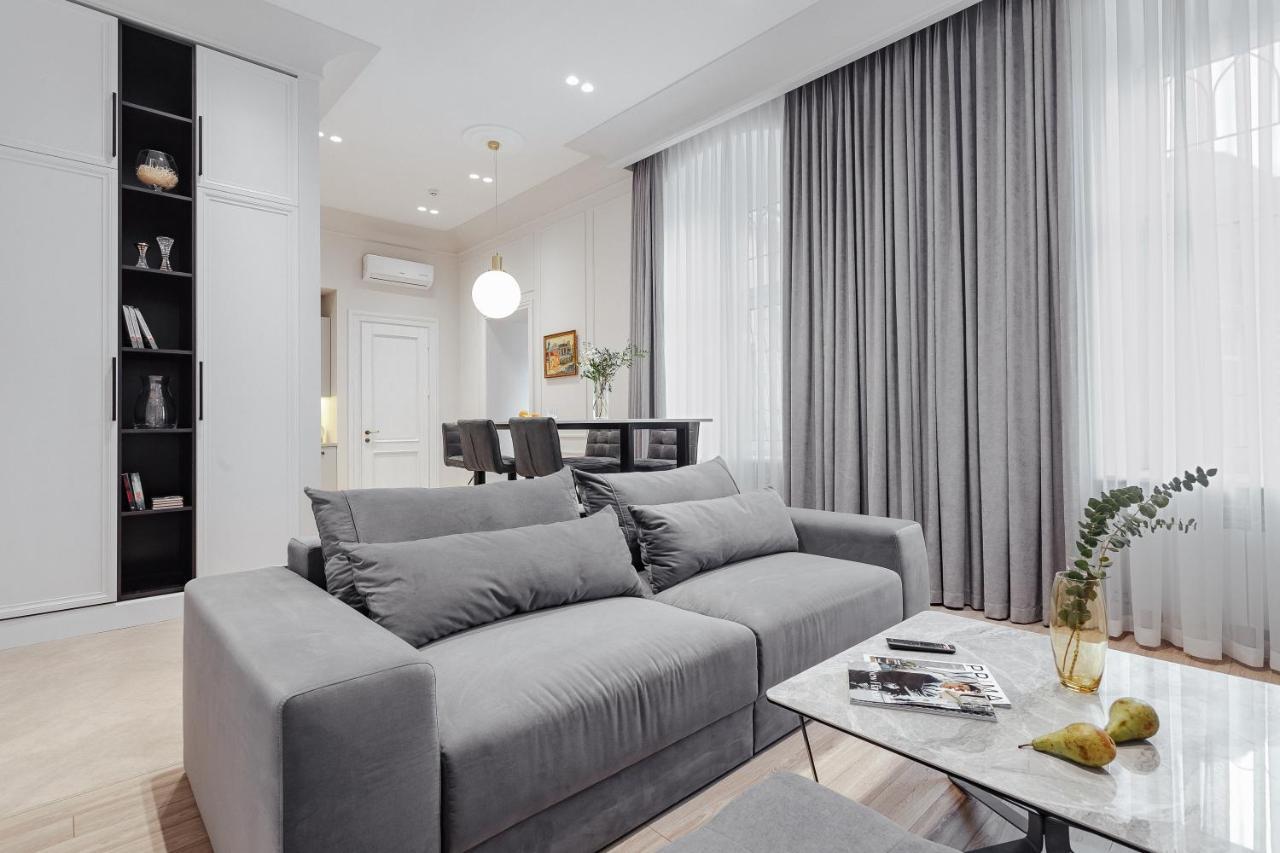 New! Luxury Apartment In The Center Of Odessa Overlooking Deribasovskaya Str. Low Price! Exteriér fotografie