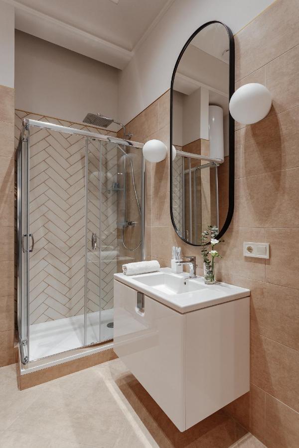 New! Luxury Apartment In The Center Of Odessa Overlooking Deribasovskaya Str. Low Price! Exteriér fotografie