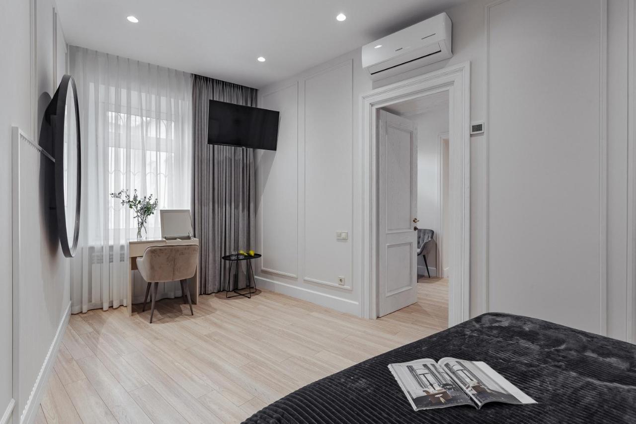 New! Luxury Apartment In The Center Of Odessa Overlooking Deribasovskaya Str. Low Price! Exteriér fotografie