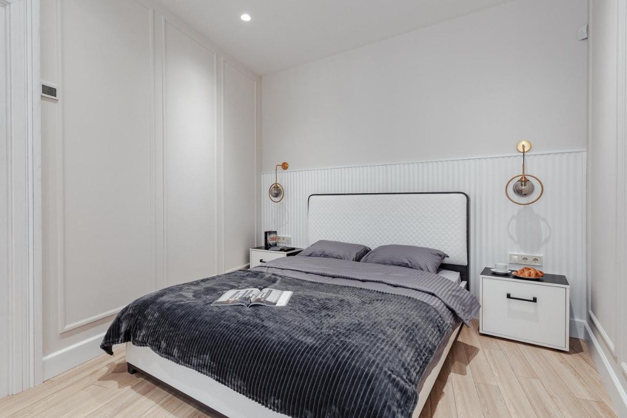 New! Luxury Apartment In The Center Of Odessa Overlooking Deribasovskaya Str. Low Price! Exteriér fotografie