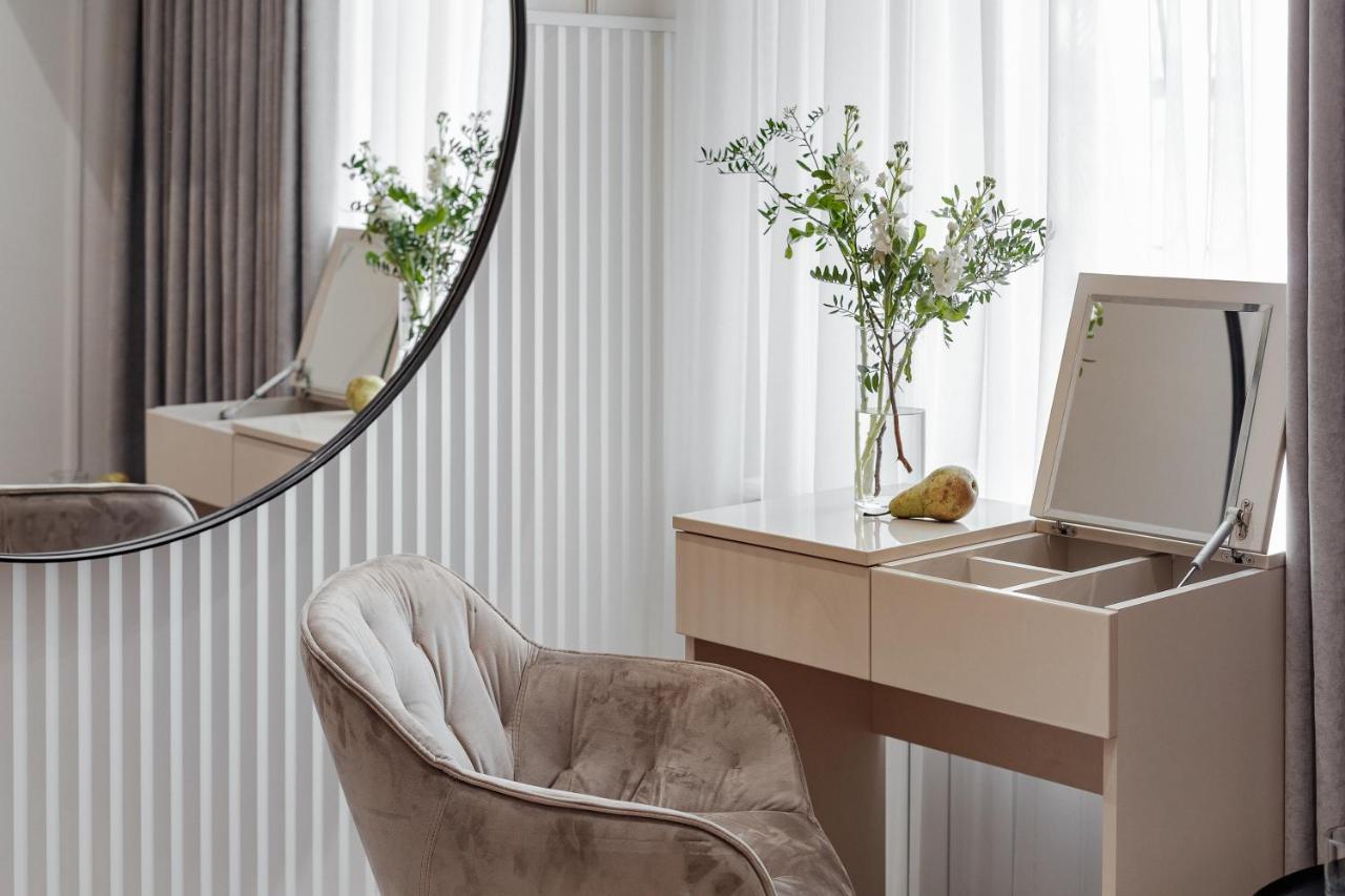 New! Luxury Apartment In The Center Of Odessa Overlooking Deribasovskaya Str. Low Price! Exteriér fotografie