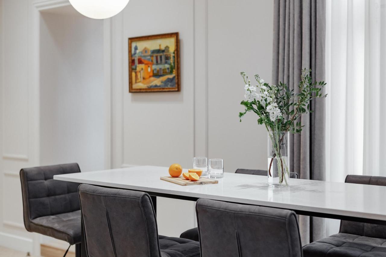 New! Luxury Apartment In The Center Of Odessa Overlooking Deribasovskaya Str. Low Price! Exteriér fotografie
