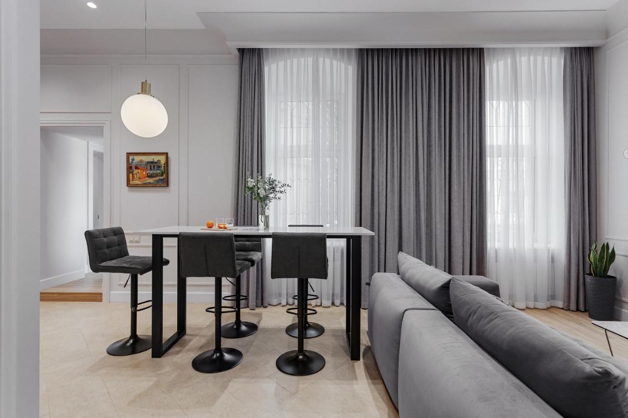 New! Luxury Apartment In The Center Of Odessa Overlooking Deribasovskaya Str. Low Price! Exteriér fotografie